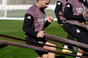 kysports-皇马全队备战欧冠，冲刺西甲头名()