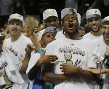 马刺击败鹈鹕获得胜利，整体进攻体系稳定()  第2张