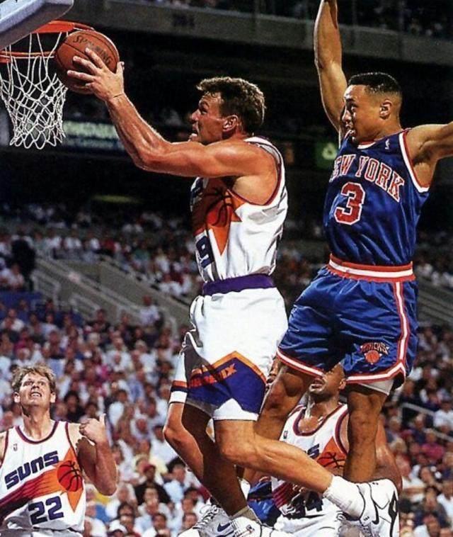 开云官方在线入口-小牛队后卫状态回升带领球队迈向胜利()  第1张